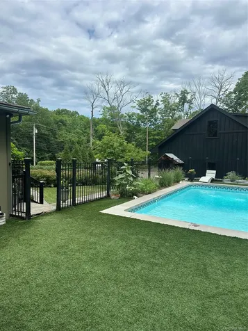 5012 Albany Post Staatsburg NY 12580