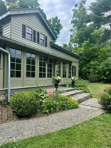 5012 Albany Post Staatsburg NY 12580