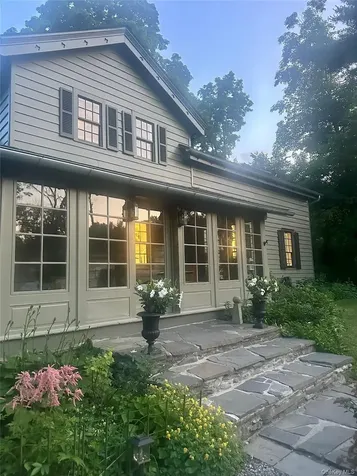 5012 Albany Post Staatsburg NY 12580