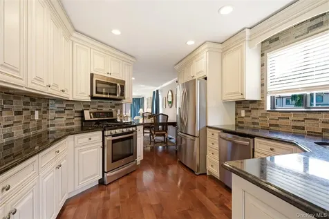 112 The Glen Glen Head NY 11545