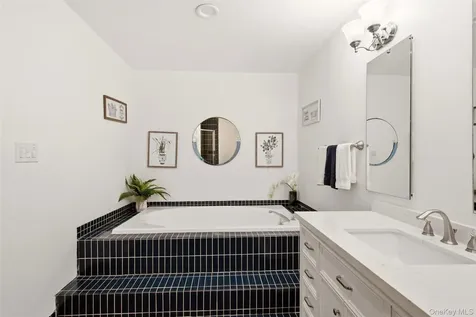 112 The Glen Glen Head NY 11545