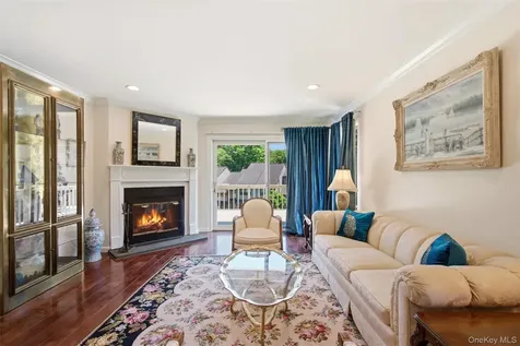112 The Glen Glen Head NY 11545