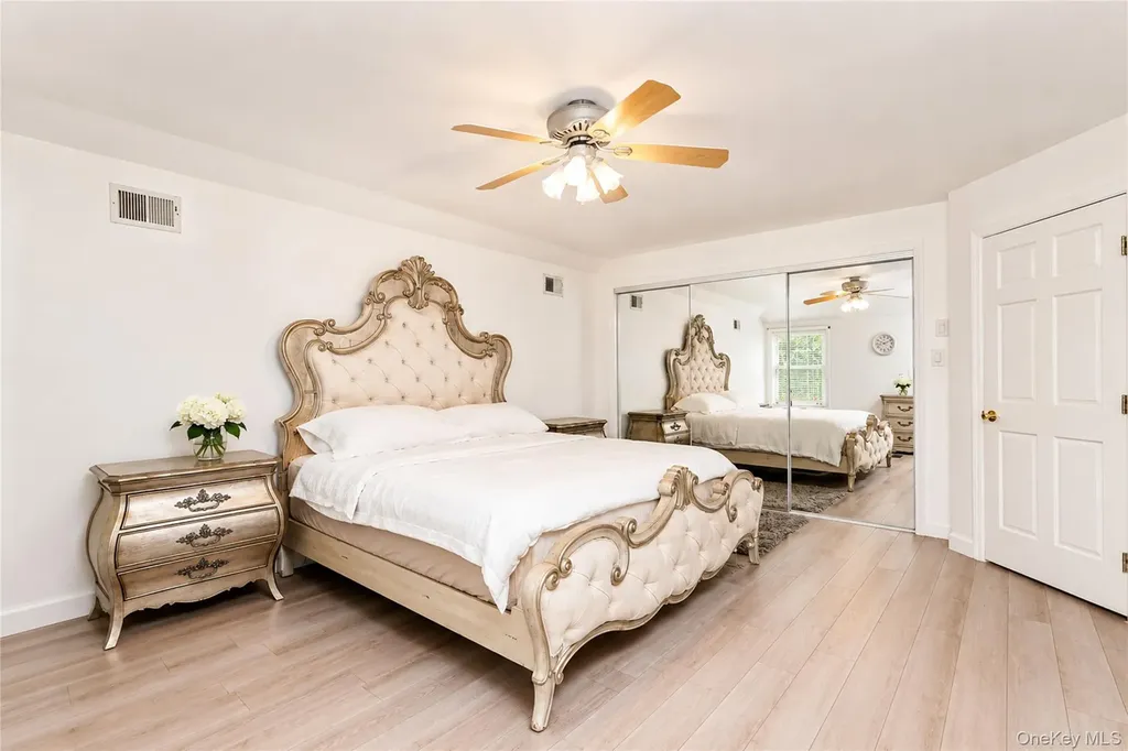 22 Putters Court Staten Island NY 10301