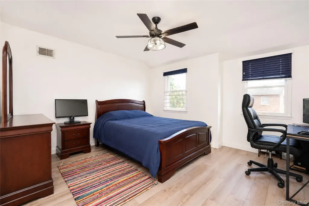 22 Putters Court Staten Island NY 10301