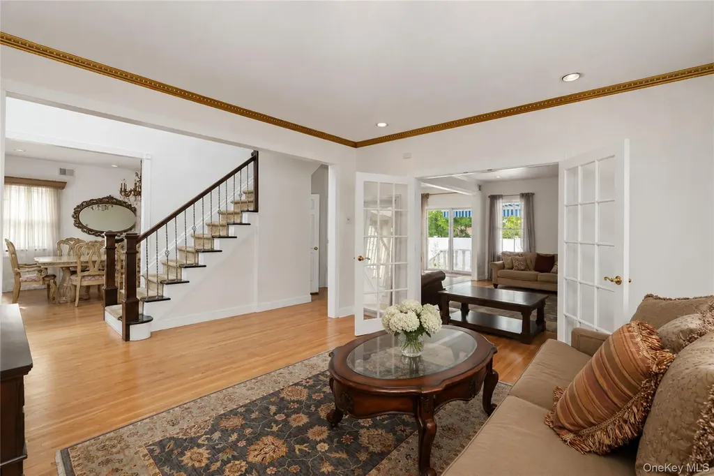 22 Putters Court Staten Island NY 10301