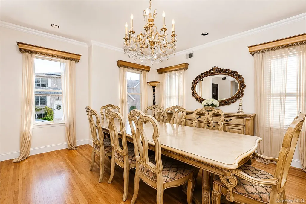 22 Putters Court Staten Island NY 10301