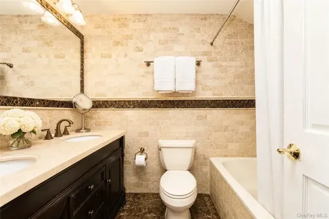 22 Putters Court Staten Island NY 10301