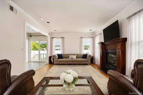22 Putters Court Staten Island NY 10301