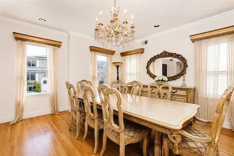 22 Putters Court Staten Island NY 10301