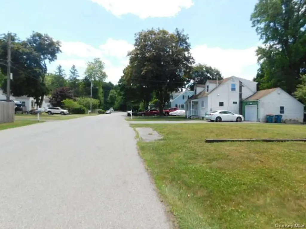 20 Farm Lane Hyde Park NY 12538