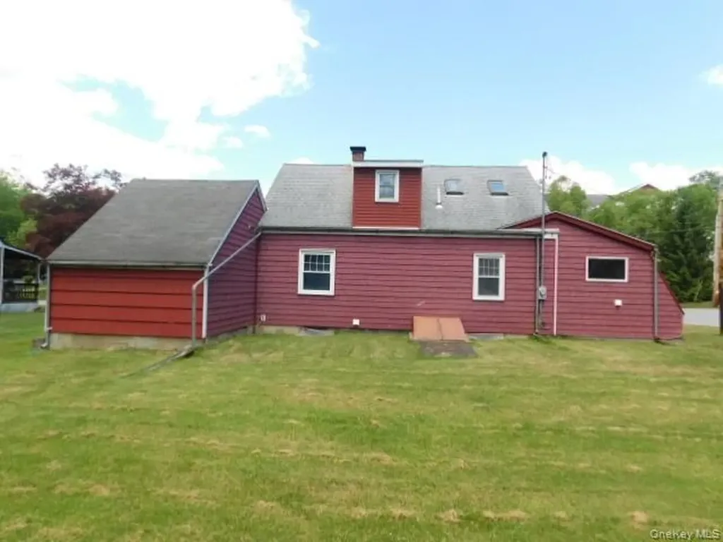 20 Farm Lane Hyde Park NY 12538