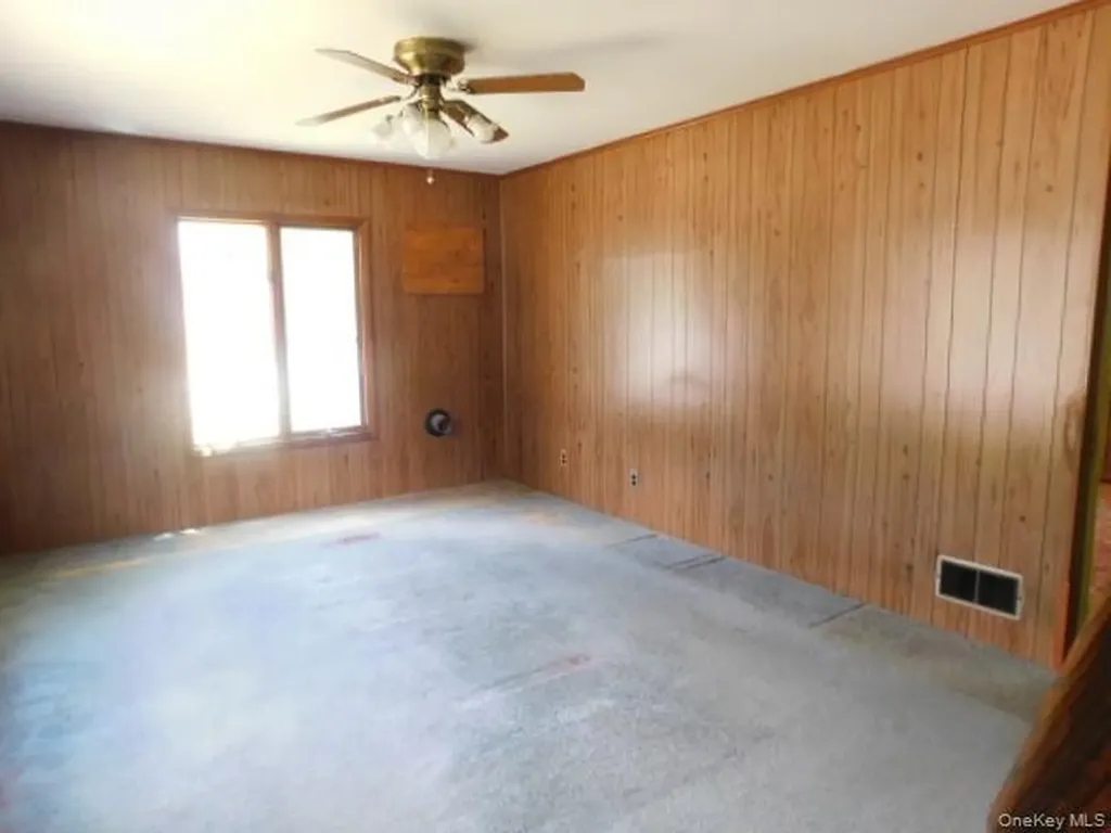 20 Farm Lane Hyde Park NY 12538