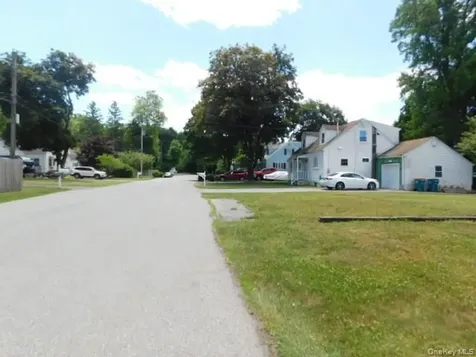 20 Farm Lane Hyde Park NY 12538