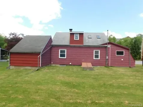 20 Farm Lane Hyde Park NY 12538