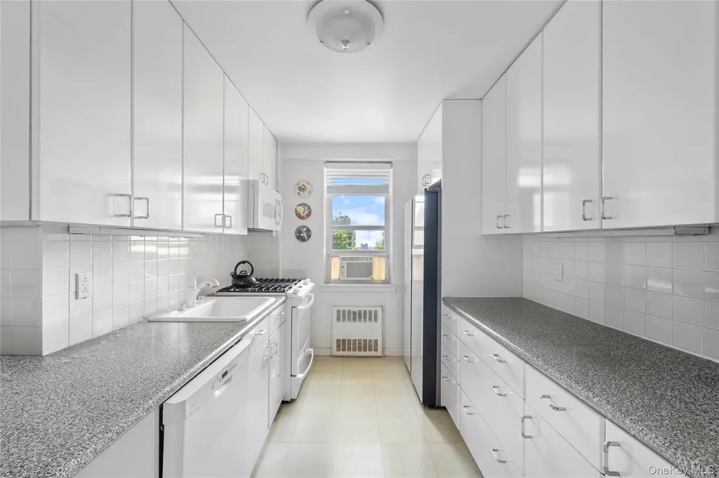 3135 Johnson Avenue Bronx NY 10463