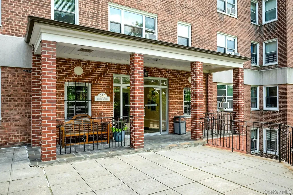 280 Collins Avenue Fleetwood NY 10552