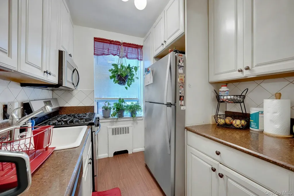 280 Collins Avenue Fleetwood NY 10552