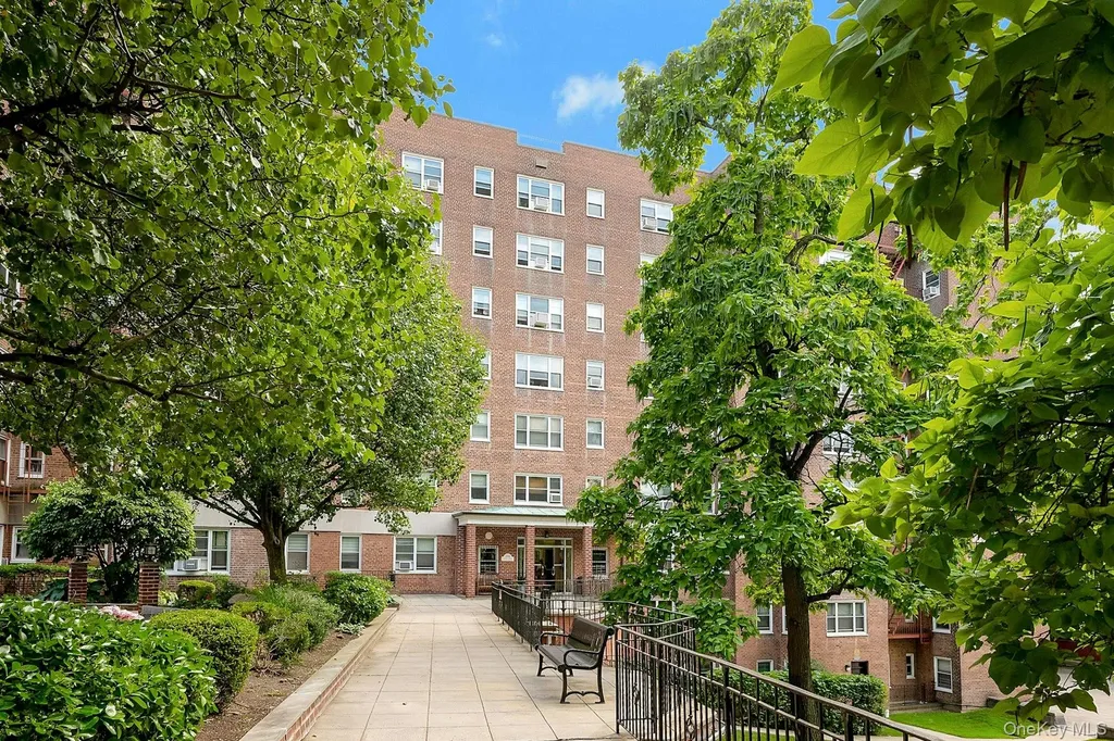 280 Collins Avenue Fleetwood NY 10552