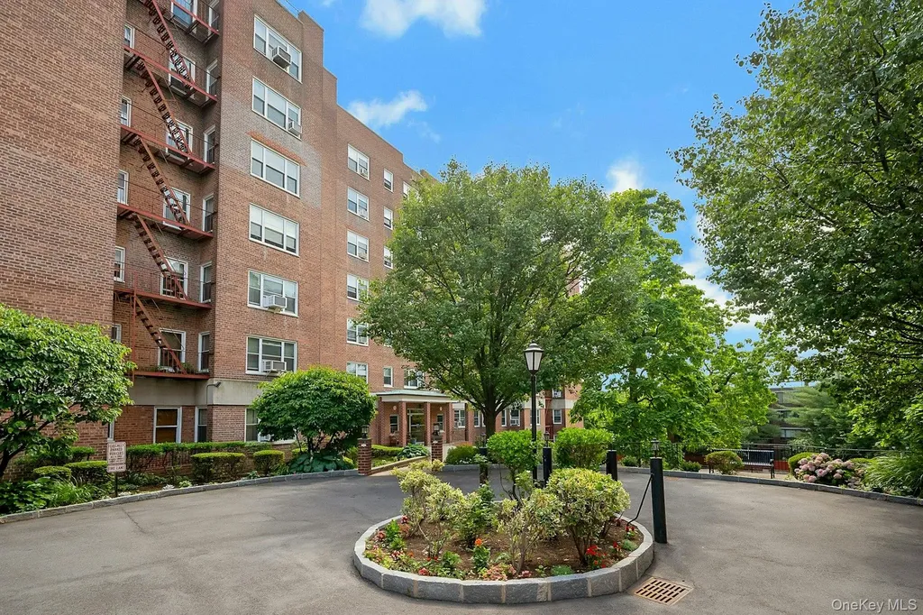 280 Collins Avenue Fleetwood NY 10552