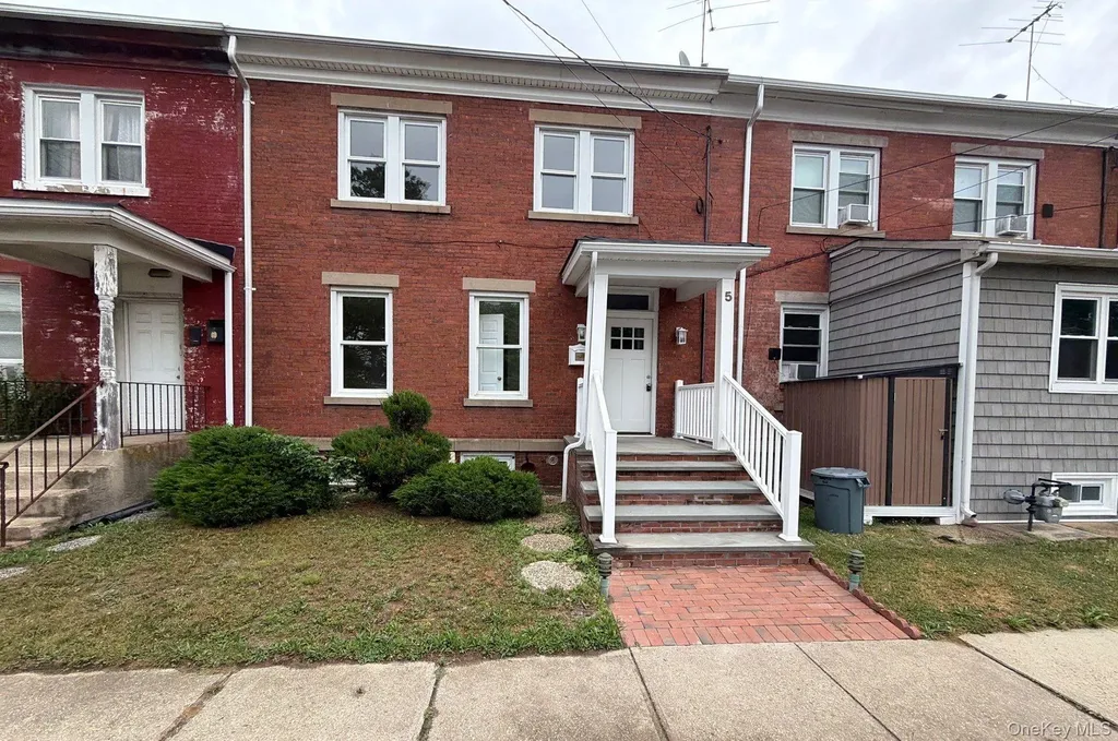 5 Columbia Street Farmingdale NY 11735