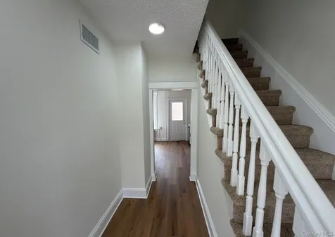 5 Columbia Street Farmingdale NY 11735