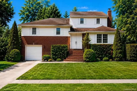 9 Ash Place New Hyde Park NY 11040