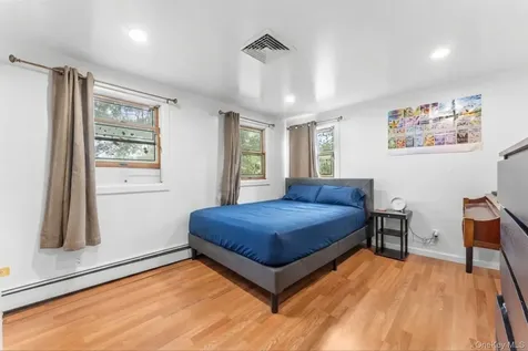 9 Ash Place New Hyde Park NY 11040