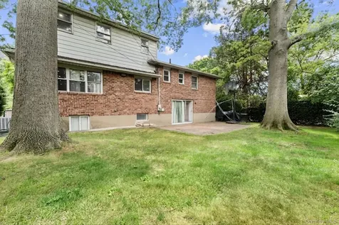 9 Ash Place New Hyde Park NY 11040