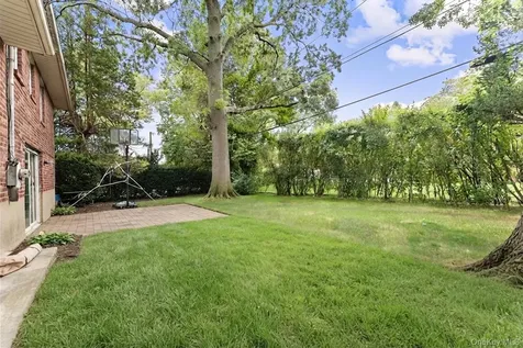 9 Ash Place New Hyde Park NY 11040