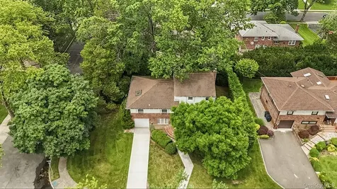9 Ash Place New Hyde Park NY 11040