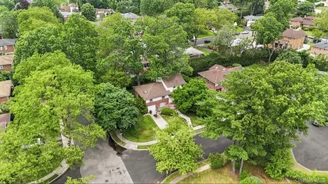 9 Ash Place New Hyde Park NY 11040