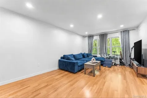 9 Ash Place New Hyde Park NY 11040