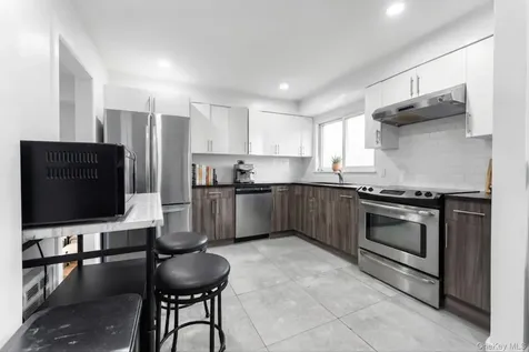 9 Ash Place New Hyde Park NY 11040