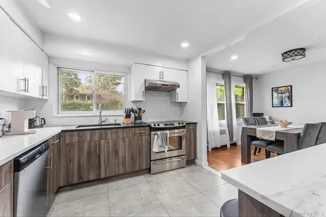 9 Ash Place New Hyde Park NY 11040