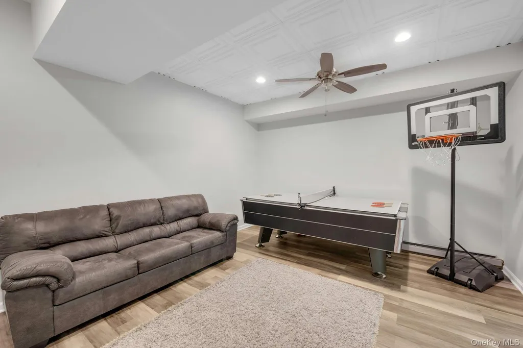 66 Waterside Close Eastchester NY 10709