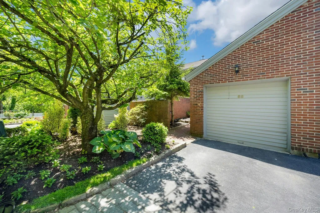 66 Waterside Close Eastchester NY 10709