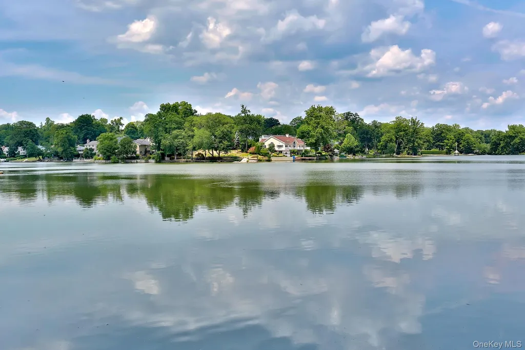 66 Waterside Close Eastchester NY 10709