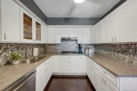 66 Waterside Close Eastchester NY 10709
