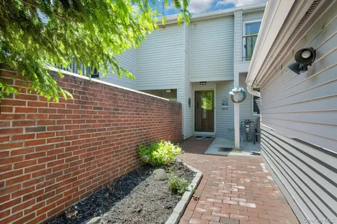 66 Waterside Close Eastchester NY 10709