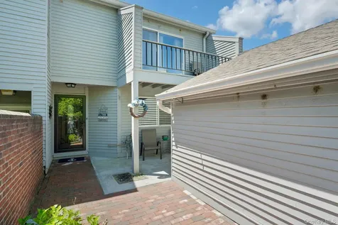 66 Waterside Close Eastchester NY 10709