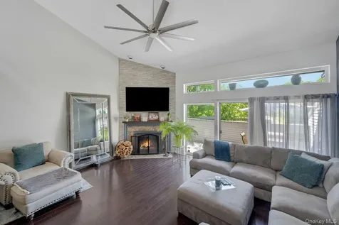 66 Waterside Close Eastchester NY 10709