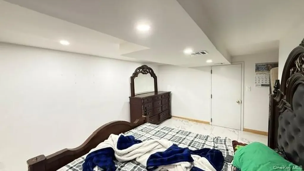 24203 131st Road Rosedale NY 11422