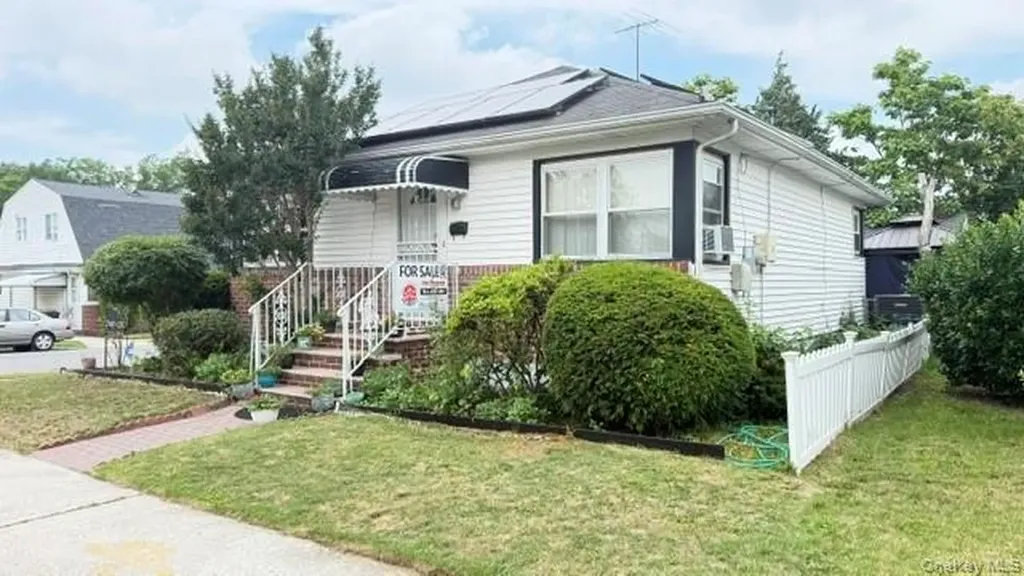24203 131st Road Rosedale NY 11422