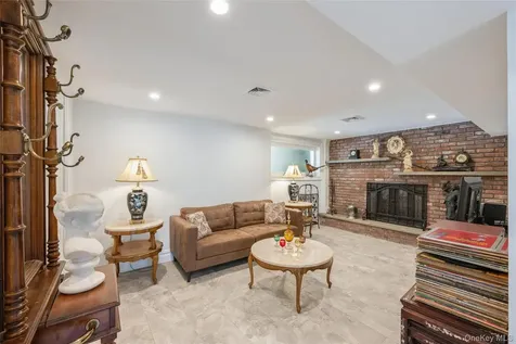 43 Viola Drive Glen Cove NY 11542