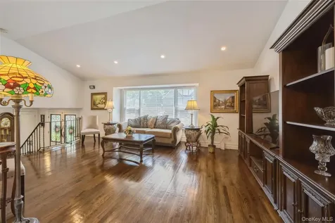 43 Viola Drive Glen Cove NY 11542