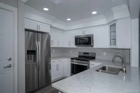 125 Westwood Drive Westbury NY 11590