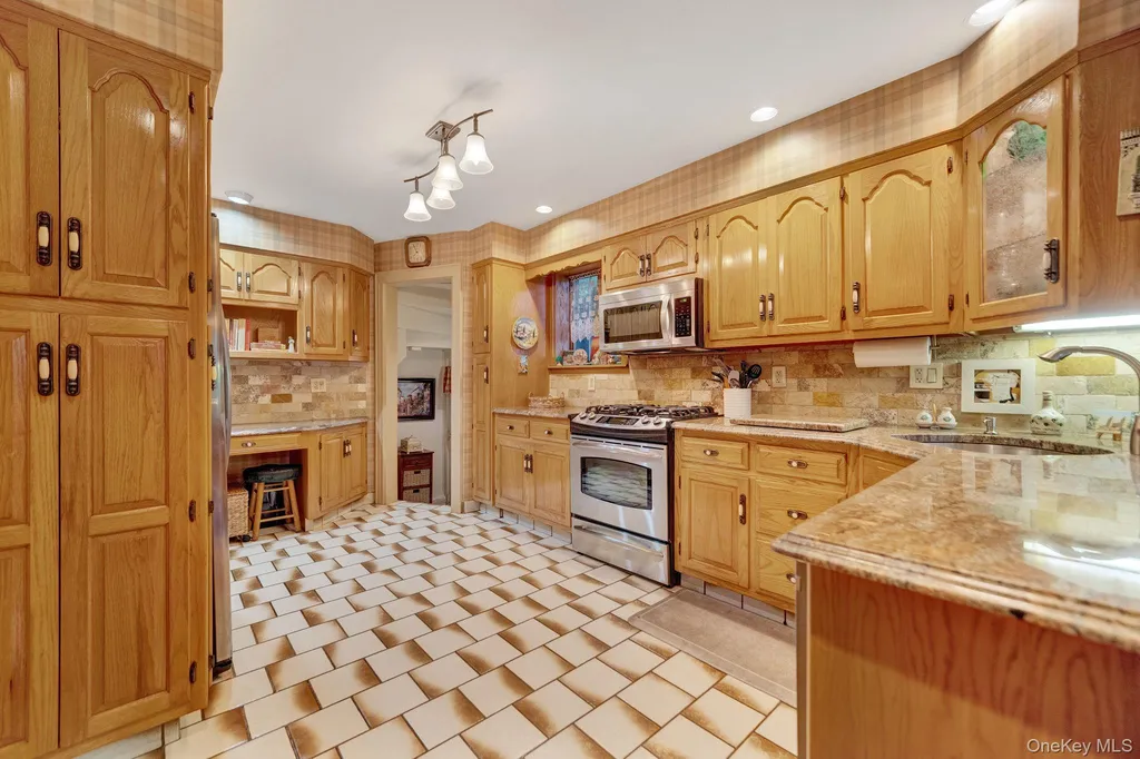179 Scarcliffe Drive Malverne NY 11565