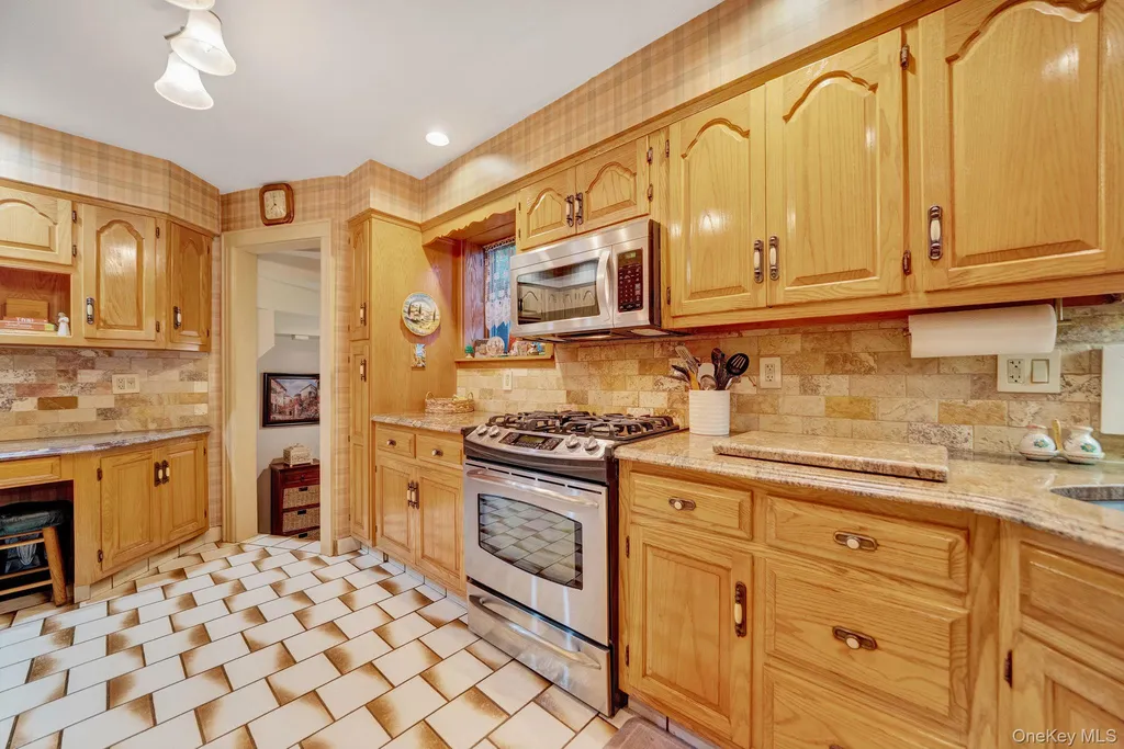 179 Scarcliffe Drive Malverne NY 11565