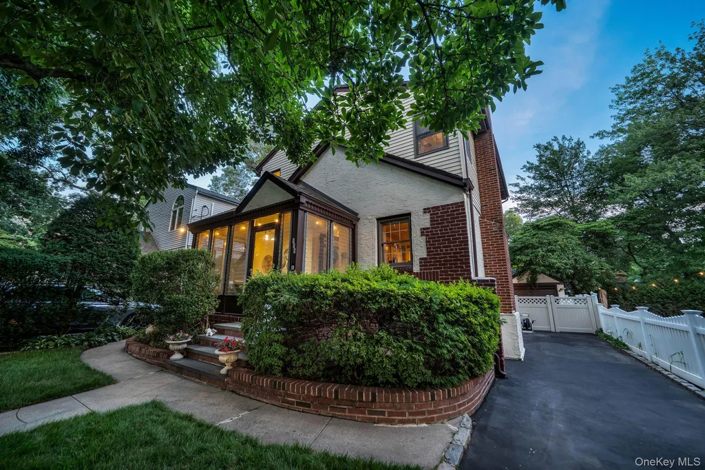 179 Scarcliffe Drive Malverne NY 11565