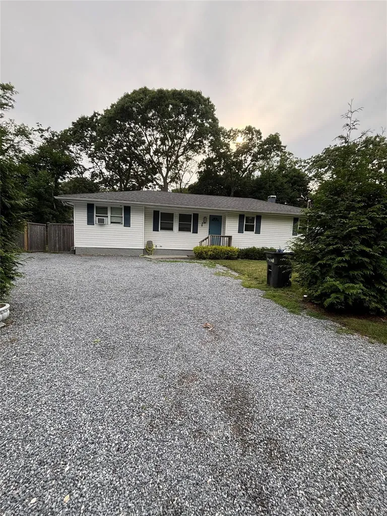 38 Vernon Avenue Mastic NY 11950